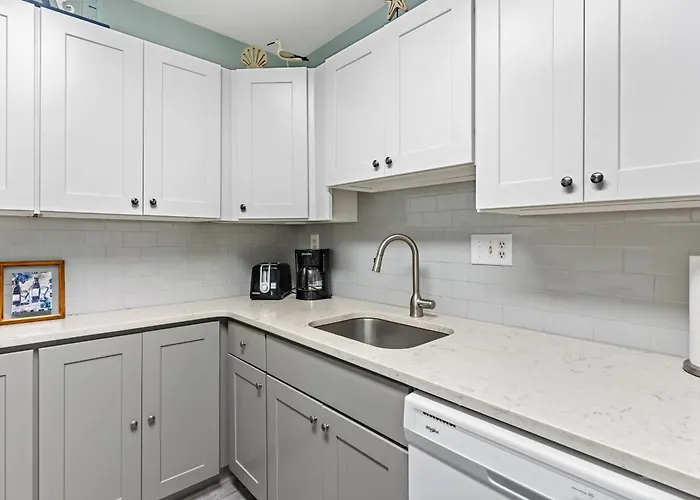 North Oc 2br W Pool, Private Hot Tub & Views Of Fenwick Lighthouse Holiday home *