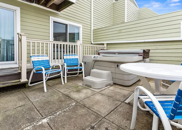 North Oc 2br W Pool, Private Hot Tub & Views Of Fenwick Lighthouse Holiday home Ocean City