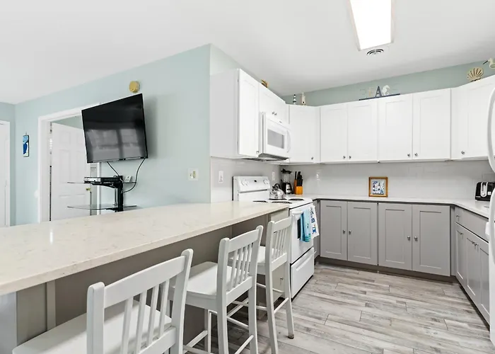 North Oc 2br W Pool, Private Hot Tub & Views Of Fenwick Lighthouse Holiday home