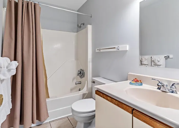 Holiday home North Oc 2br W Pool, Private Hot Tub & Views Of Fenwick Lighthouse *