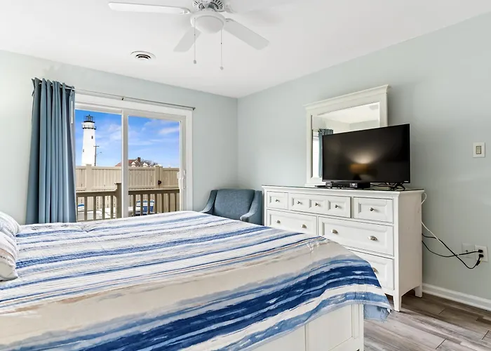 Holiday home North Oc 2br W Pool, Private Hot Tub & Views Of Fenwick Lighthouse *