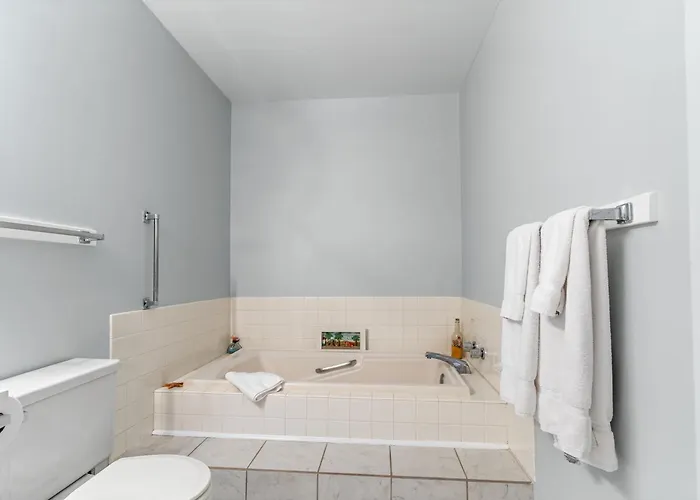 North Oc 2br W Pool, Private Hot Tub & Views Of Fenwick Lighthouse *