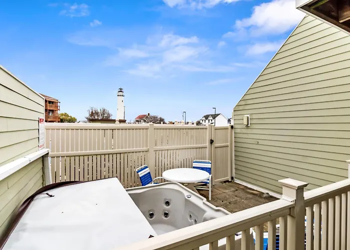 North Oc 2br W Pool, Private Hot Tub & Views Of Fenwick Lighthouse *