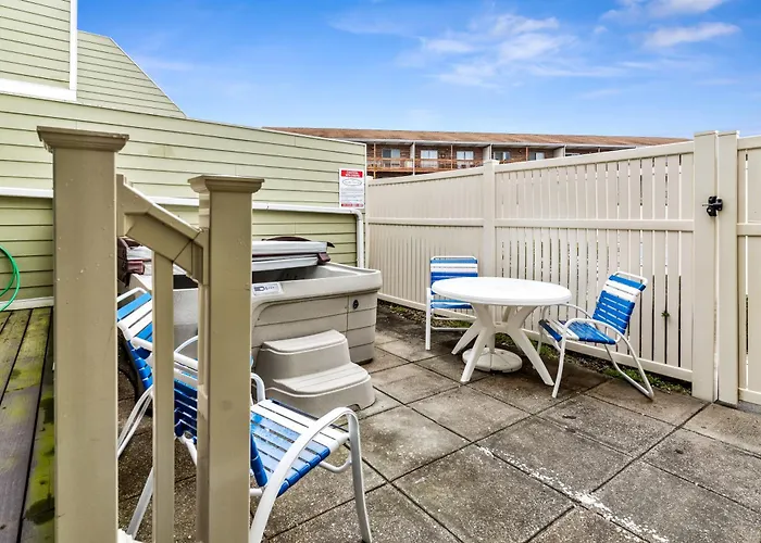 Holiday home North Oc 2br W Pool, Private Hot Tub & Views Of Fenwick Lighthouse